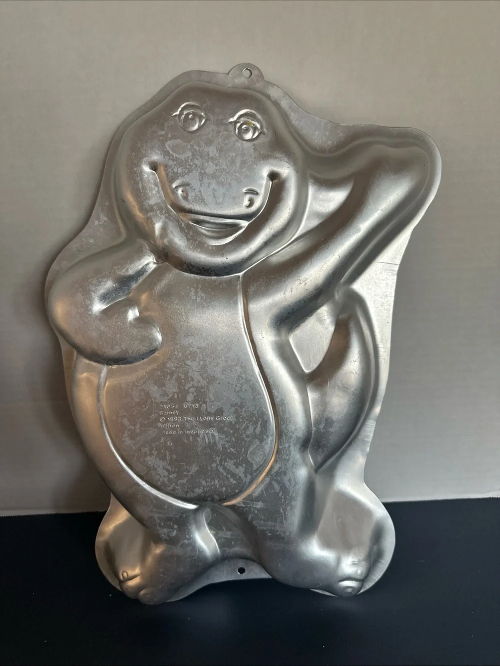 Vintage 1993 Wilton Barney 2105-6713 Cake Pan Barney Waving 16